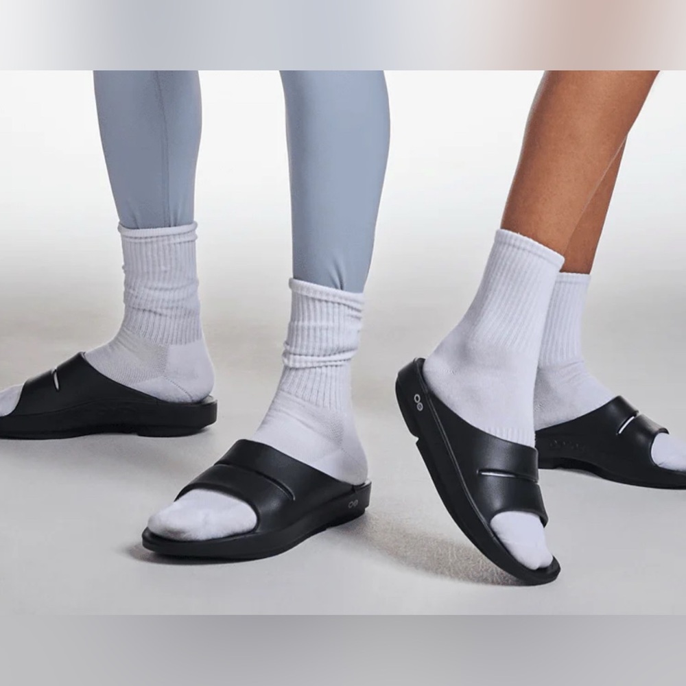 OOFOS Black Women's Sandals